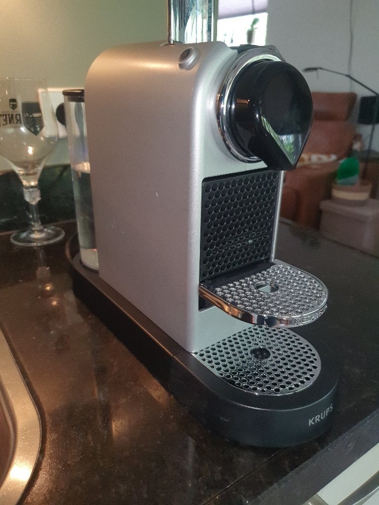 hele nette nespresso citiz zonder lekkages WHAT ELSE ?, Witgoed en Apparatuur, Koffiezetapparaten, Koffiemachine, Ophalen of Verzenden