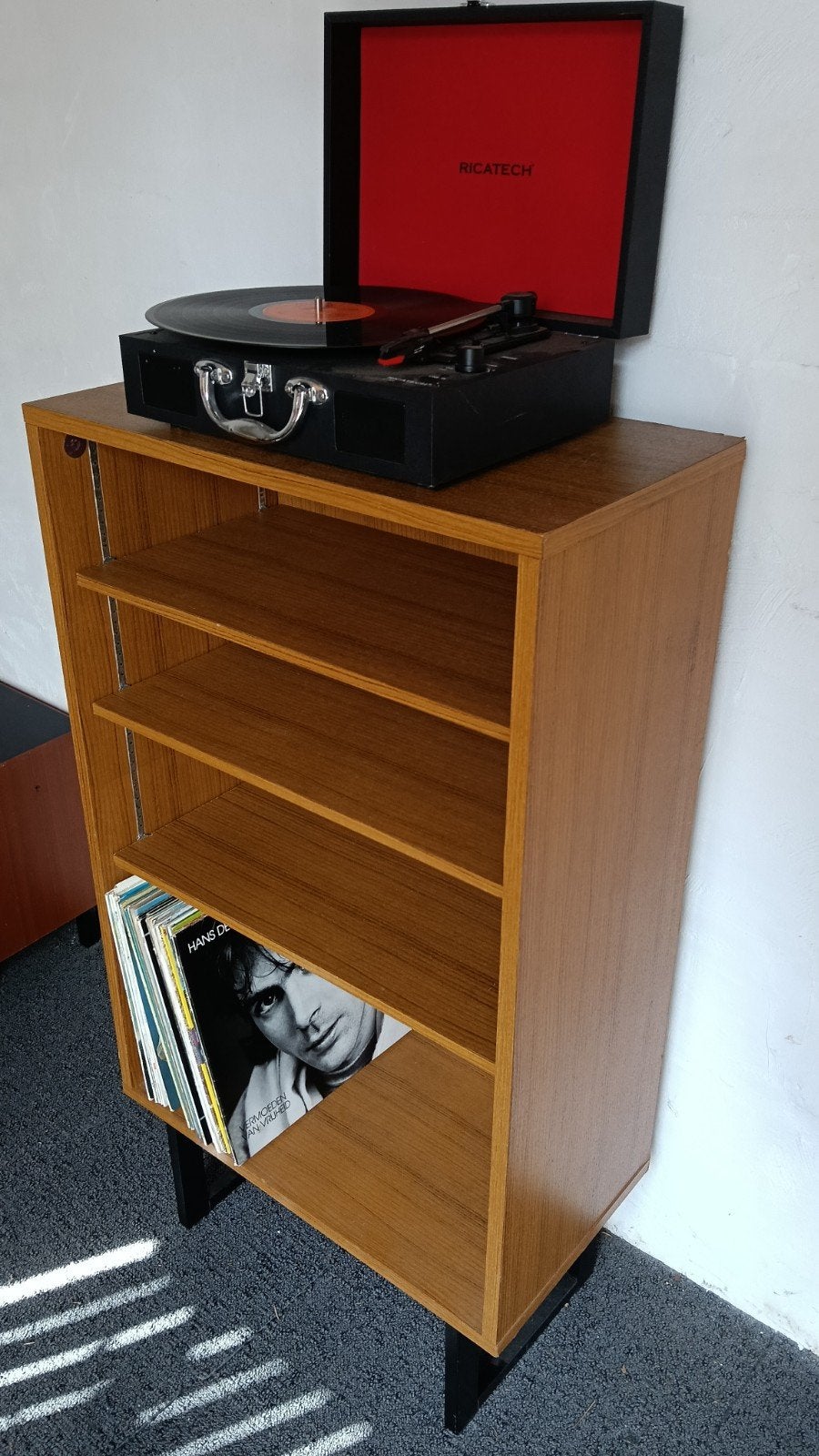 vintage boekenkast / platenspelerkast, Ophalen, Met plank(en), 100 tot 150 cm, Teakhout