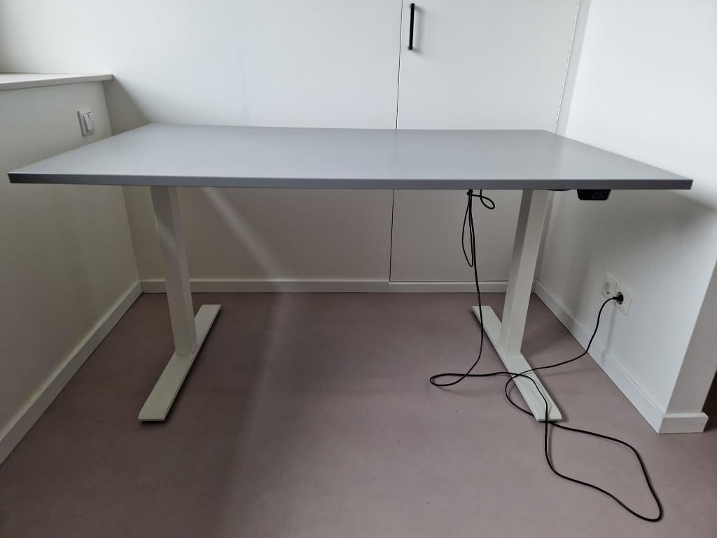 IEKA Rudolf zit/sta bureau 140x80cm, Ophalen, Zit-sta bureau, Zo goed als nieuw, In hoogte verstelbaar