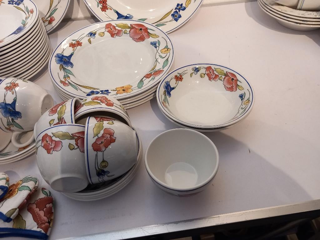 Alpine Meadow servies van Wood & Sons, Overige typen, Ophalen of Verzenden, Zo goed als nieuw, Overige stijlen