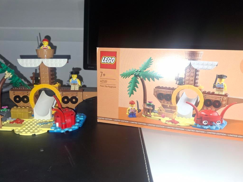 LEGO GWP set 40589 Pirate Ship Playground