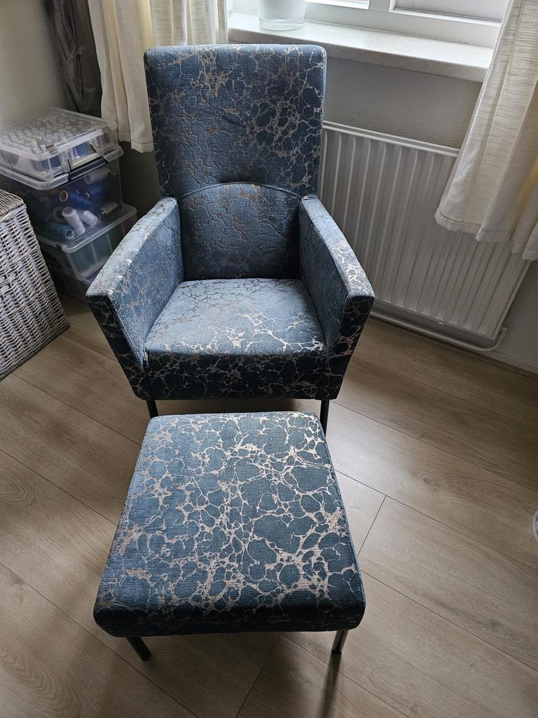 Nieuwe fauteuil met voetenbankje, Huis en Inrichting, Ophalen, Zo goed als nieuw, Eén