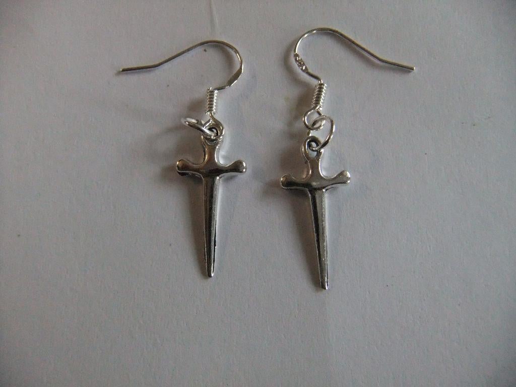 925 sterling  zilveren oorbellen met dolken hangers, Ophalen of Verzenden, Nieuw, Zilver, Zilver