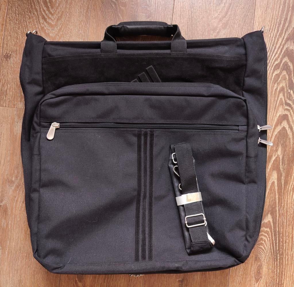 Sportieve kostuum tas van Adidas, Ophalen of Verzenden, 30 cm of meer