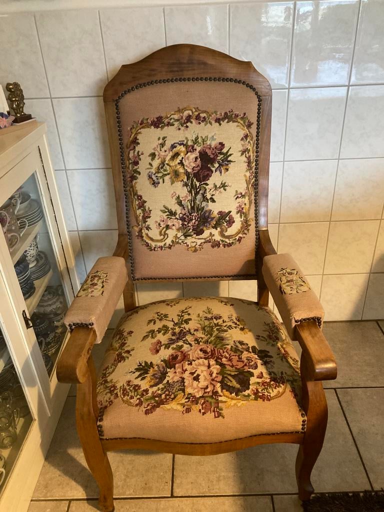 Fauteuil met de hand geborduurd ., Ophalen of Verzenden