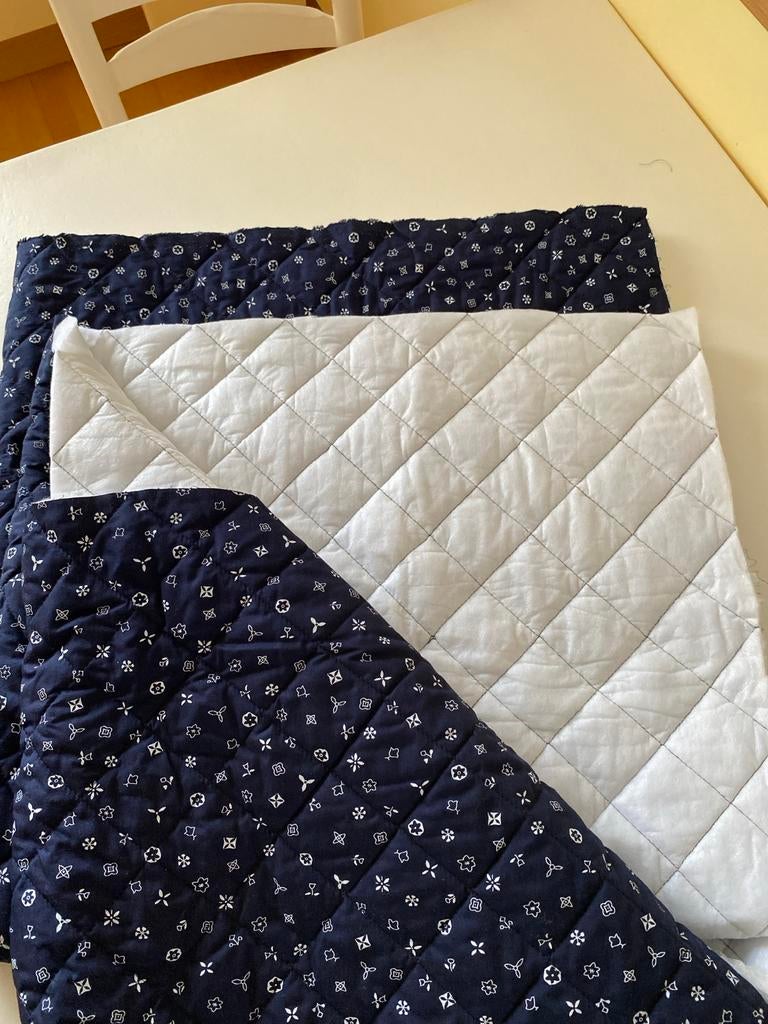 Mooie blauw-witte gewatteerde stof 100x100cm, Wit, Nieuw, Ophalen of Verzenden, 30 tot 120 cm