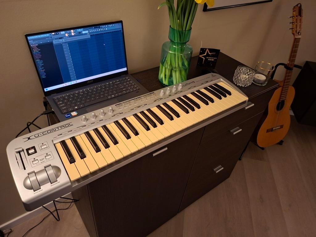 Behringer UMX49 MIDI Controller, Gebruikt, Midi-aansluiting, Ophalen, 49 toetsen