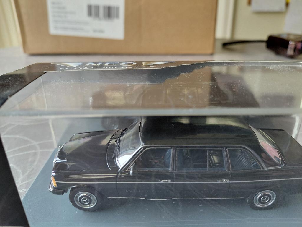 NEO 44245 Mercedes-benz V123 Lang Black 1:43, Hobby en Vrije tijd, Modelauto's | 1:43, Ophalen of Verzenden, Zo goed als nieuw