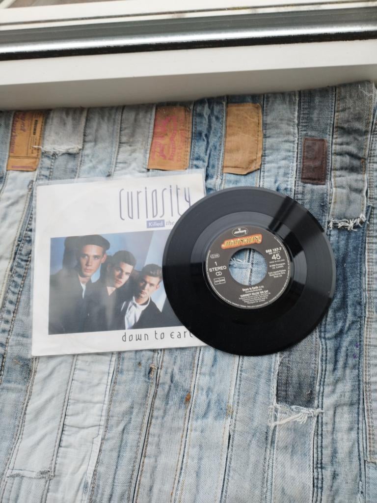 Curiosity Killed The Cat - Down To Earth Single, 7 inch, Single, Ophalen of Verzenden, Zo goed als nieuw
