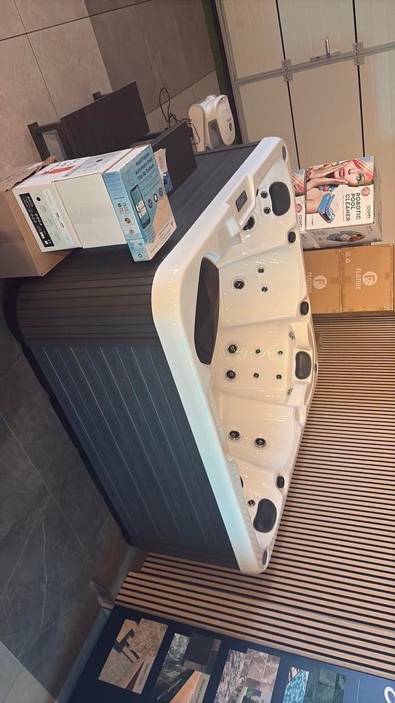 Superior Spa | Nieuw | Snelle levering | ACTIE TIJDELIJK!, Tuin en Terras, Ophalen, Nieuw, Trap, Vast