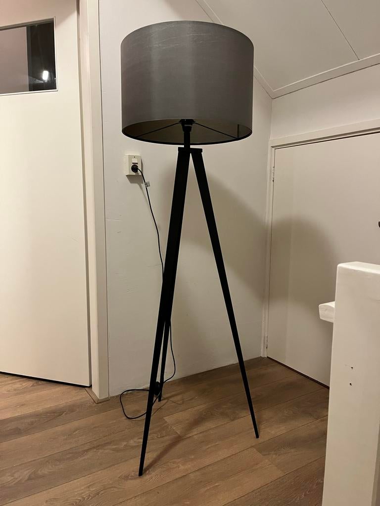 Zuiver Tripod Lamp - Zwarte Staande Lamp, Huis en Inrichting, Lampen | Vloerlampen, Ophalen, Zo goed als nieuw, Stof, 150 tot 200 cm