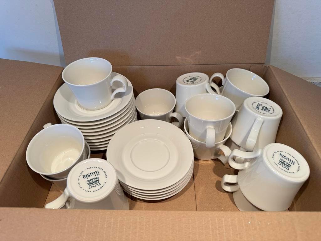Arabia Finland Illusia Koffieservies - 15 Delig, Huis en Inrichting, Keuken | Servies, Gebruikt, Compleet servies, Effen, Porselein