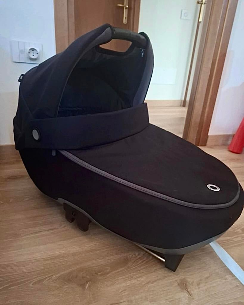 Te koop: Maxi-Cosi Jade reiswieg + ISOFIX base, Ophalen, Gebruikt, Met autostoeltje, Combiwagen