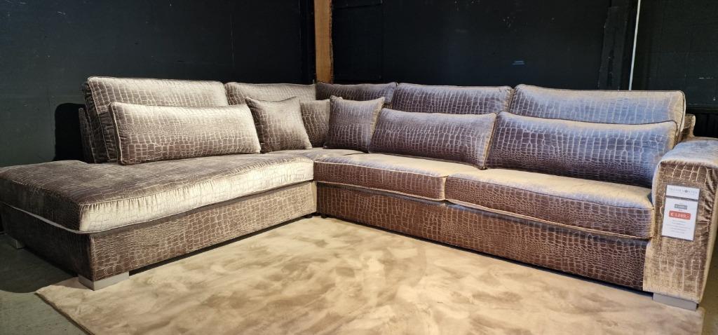 Voorraad | Taupe croco hoekbank lounge | Showroom Utrecht, Ophalen, Hoekbank, Stof, Croco, Eric Kuster, Modern, Velvet