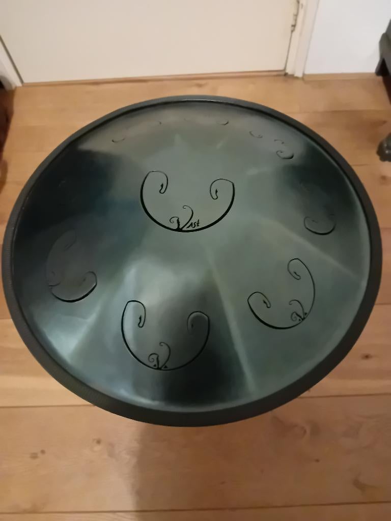 Rav Vast Handpan - D Celtic Minor + standaard + tas, Muziek en Instrumenten, Percussie, Ophalen of Verzenden, Zo goed als nieuw