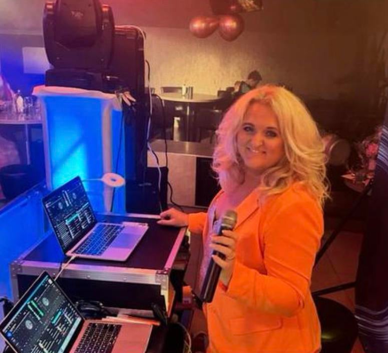 FEEST DJ voor Privé.Bedrijfs ,Campingfeest, SCHOOLFEEST, Solo-artiest