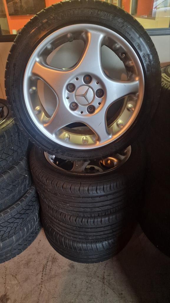 Banden en  Mercedes Benz Velgen - 205/45 R16, Auto-onderdelen, Banden en Velgen, Gebruikt, 16 inch, Banden en Velgen, Personenwagen