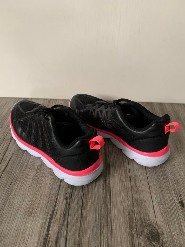 Zwarte sportschoenen gymschoenen maat 37, Kleding | Dames, Schoenen, Ophalen of Verzenden, Zo goed als nieuw, Zwart, Sneakers of Gympen