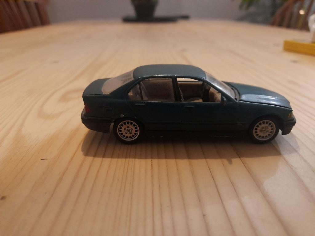 Solido BMW  3 serie, Hobby en Vrije tijd, Modelauto's | 1:43, Ophalen of Verzenden, Zo goed als nieuw, Auto, Solido