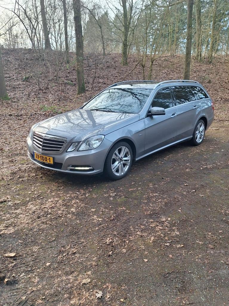 Mercedes-Benz E-Klasse E200 Estate 2012 7 zits 7 persoons, Auto's, Mercedes-Benz, Achterwielaandrijving, Zwart, 4 cilinders, 1796 cc