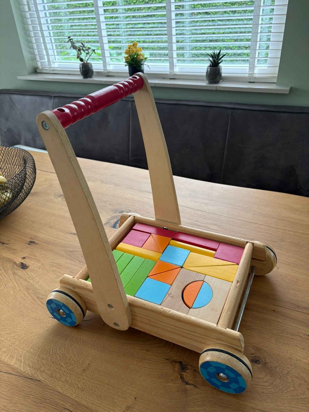 Houten loopwagen met bouwblokken, Kinderen en Baby's, Speelgoed | Houten speelgoed, Ophalen of Verzenden, Gebruikt, Duw- of Trekspeelgoed