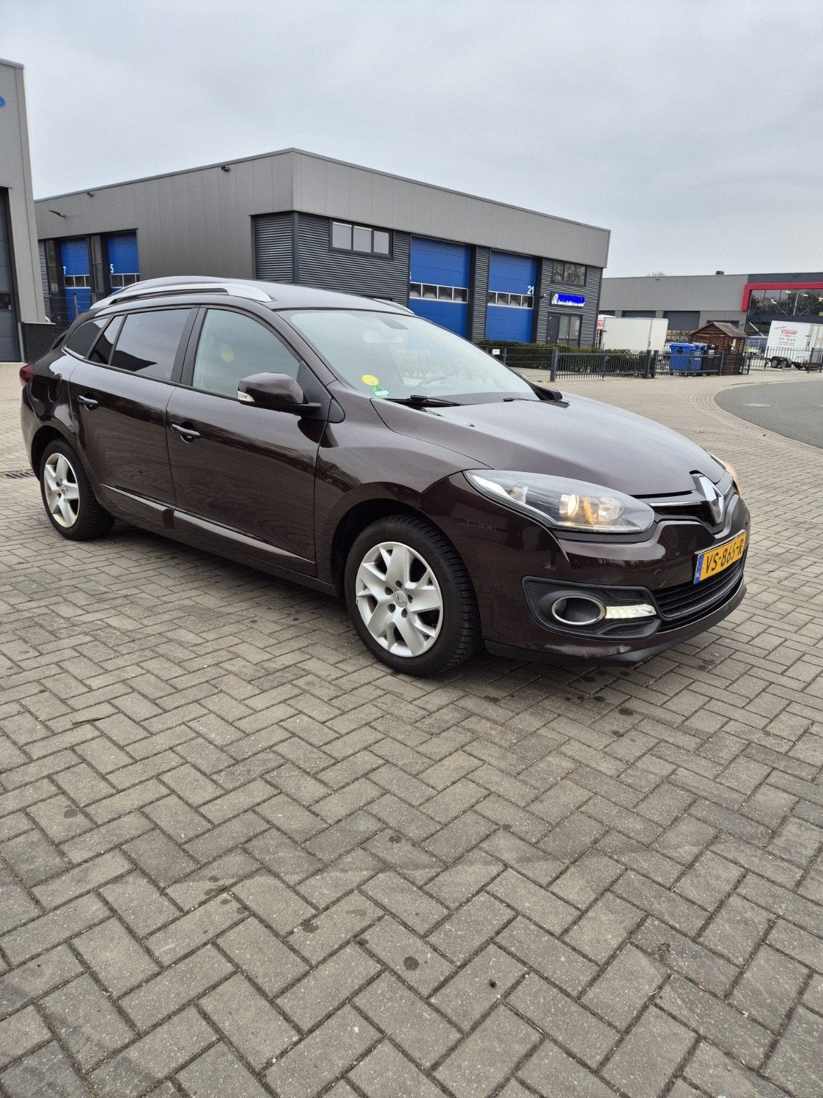 Renault Megane 1.5 D 81KW Estate Euro 6 2015 grijs kenteken, Voorwielaandrijving, Euro 6, Bruin, Renault