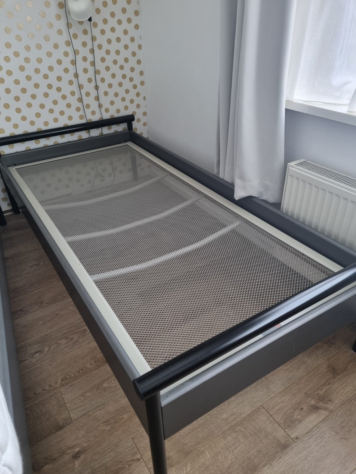 Twee stuks 1 persoons Avek bedden met spiraalbodem, Ophalen, Strak, Gebruikt, 90 cm