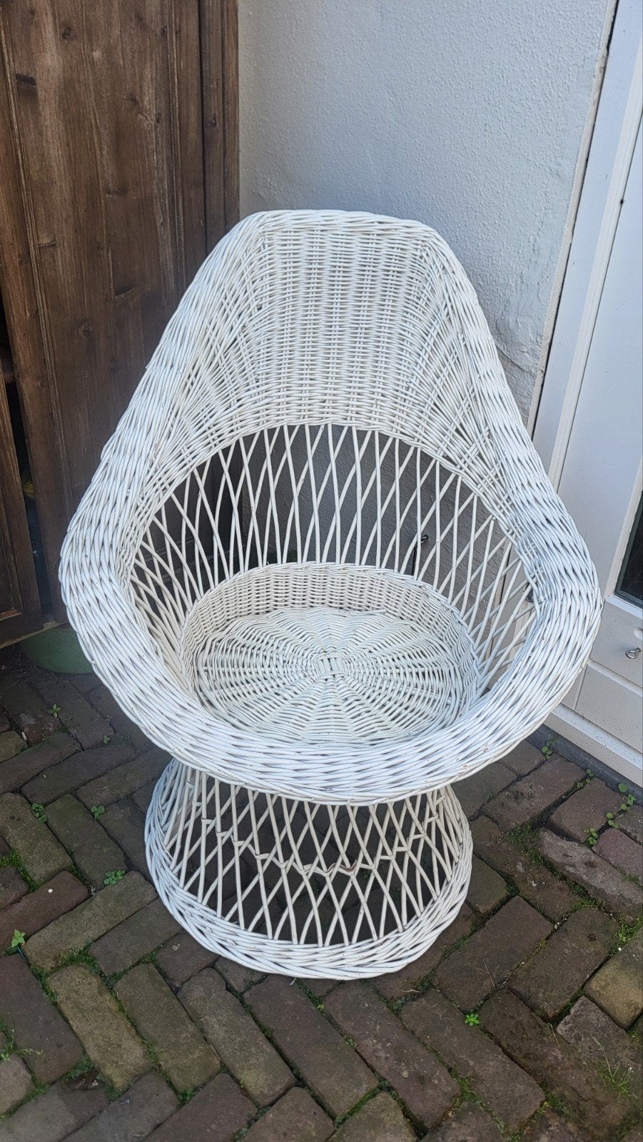 Witte vintage Rotan kuipstoel, Huis en Inrichting, Stoelen, Ophalen, Gebruikt, Wit, Eén