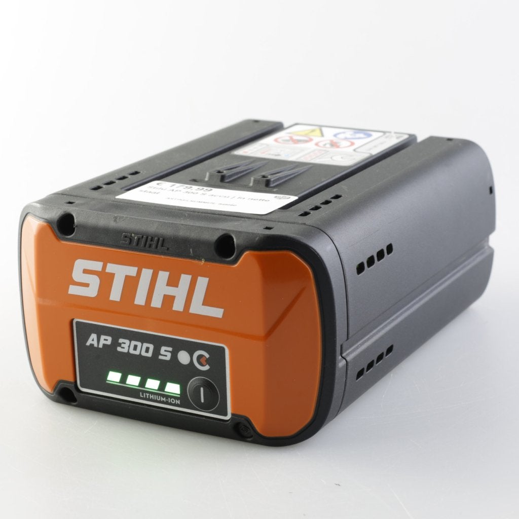 Stihl AP 300 S accu | In nette staat, Stihl, Zo goed als nieuw, Support@stihl.com, Tihl Inc., 536 Viking Dr, Virginia Beach, 
VA 23452
USA