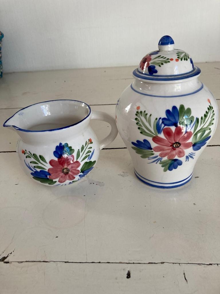 Vintage suikerpot en melkkan, Boerenbont-achtig, Antiek en Kunst, Antiek | Keramiek en Aardewerk, Ophalen of Verzenden