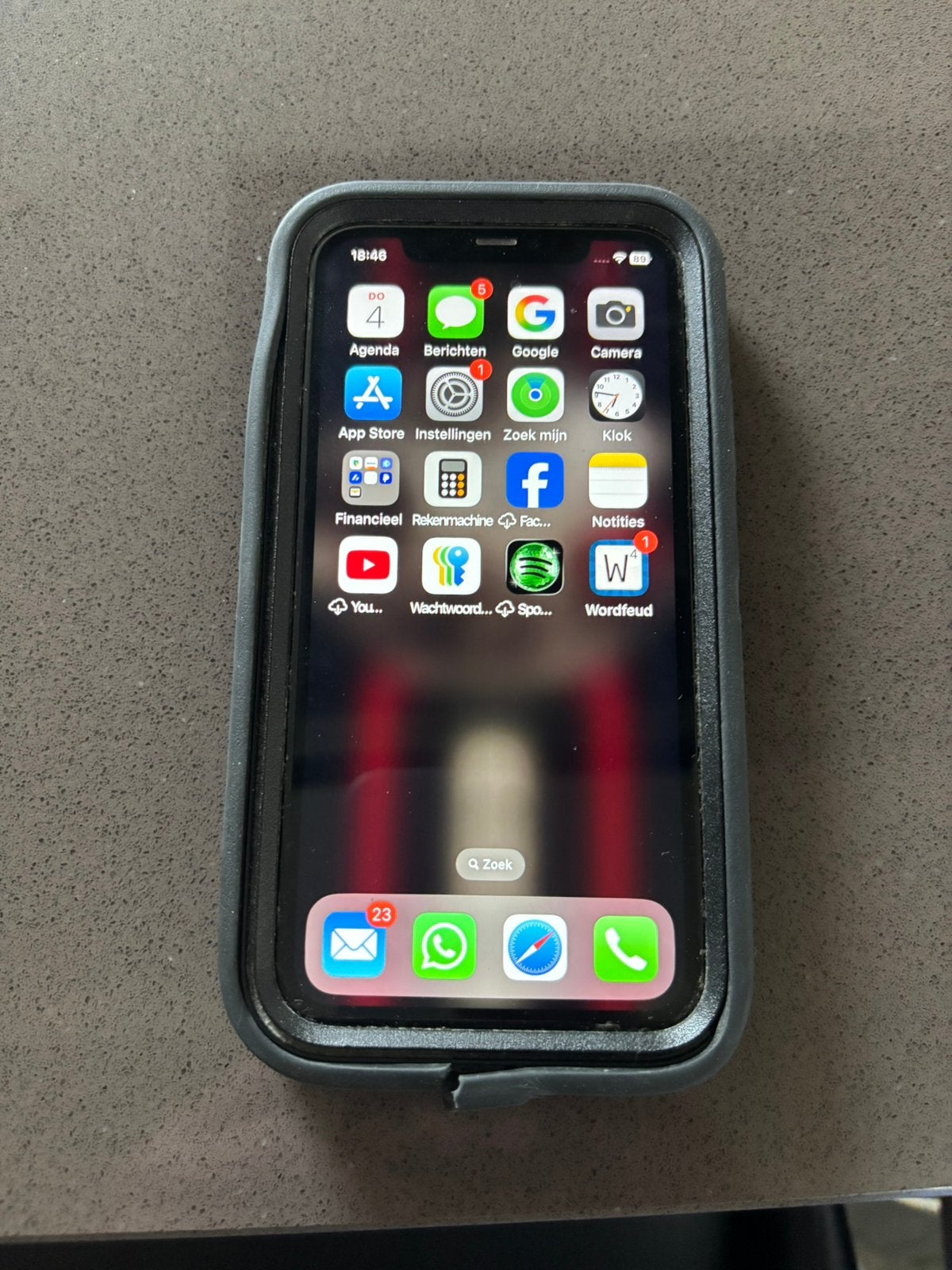 iPhone 11 64GB Zwart met OtterBox hoesje, Ophalen, Gebruikt, Zwart, IPhone 11