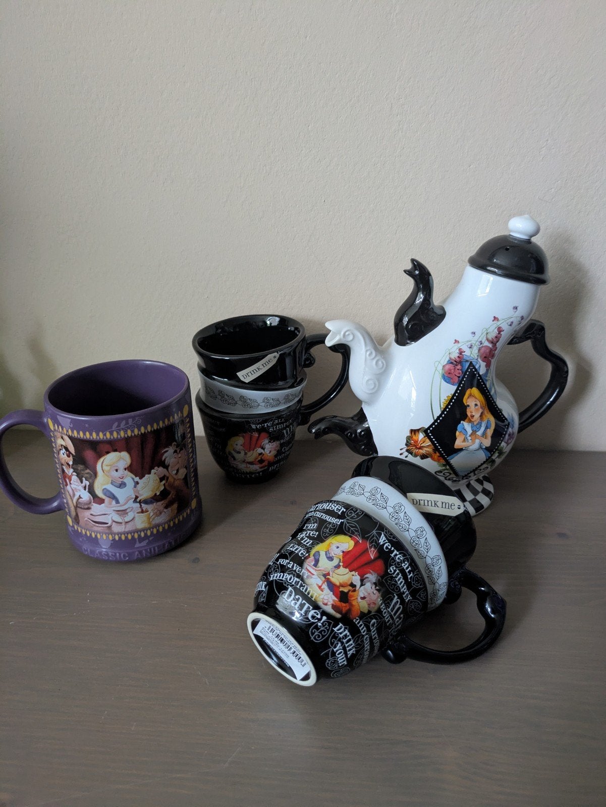 Disney Alice in Wonderland servies. Als nieuw., Antiek en Kunst, Ophalen