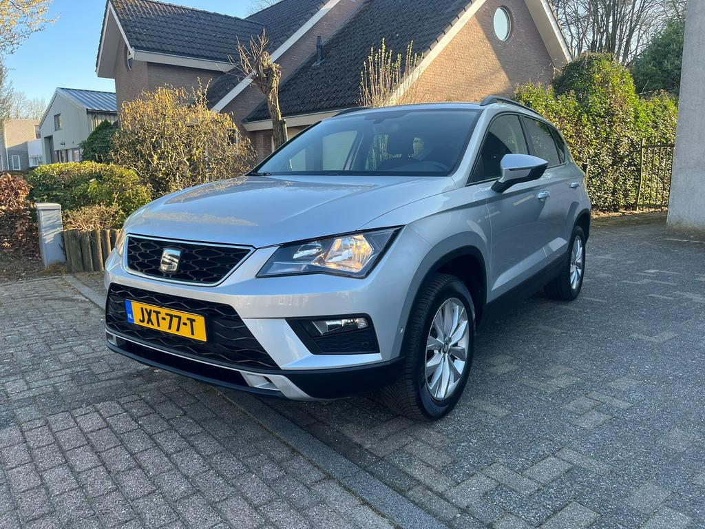 Seat Ateca 1.0 Ecotsi 115pk 2020 Grijs met nieuwe APK, Auto's, Voorwielaandrijving, Ateca, 3 cilinders, 999 cc
