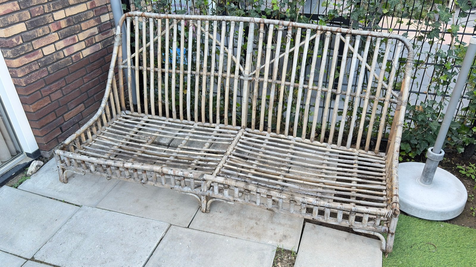 House of Sakk Bamboe Loungebank met Bruine Kussens, Huis en Inrichting, Ophalen, Gebruikt, Tweepersoons, Riet of Rotan