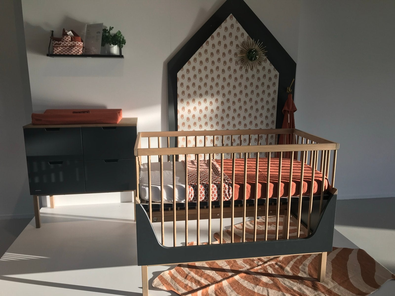 Complete Kidsmill Sepp babykamer - Antraciet grijs, Kinderen en Baby's, Kinderkamer | Complete kinderkamers, Ophalen, Gebruikt