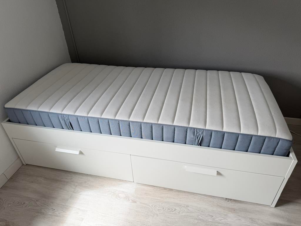 Te koop bed met matras, 90 cm, Eenpersoons, Wit, Ophalen of Verzenden