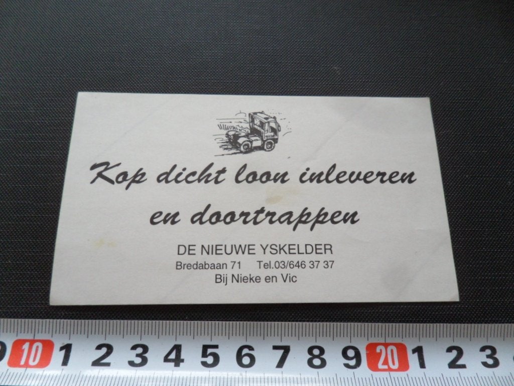 sticker De Nieuwe Yskelder bij Nieke en Vic  Kop dicht loon, Ophalen, Zo goed als nieuw