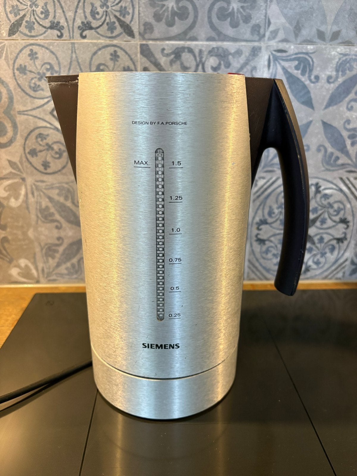 Siemens Porsche Design waterkoker, Witgoed en Apparatuur, Waterkokers, 1 tot 2 liter, Ophalen of Verzenden, Gebruikt, Draadloos