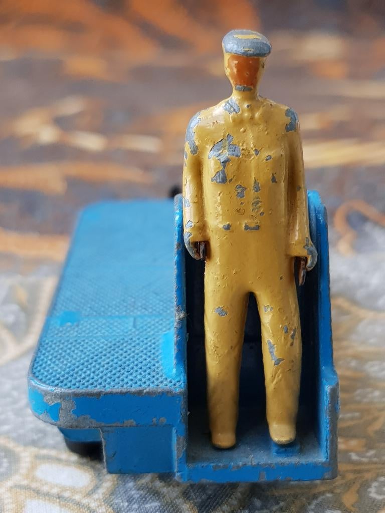 Mooi oud B.E.V. truck model uit Engeland van Dinky Toys., Ophalen of Verzenden