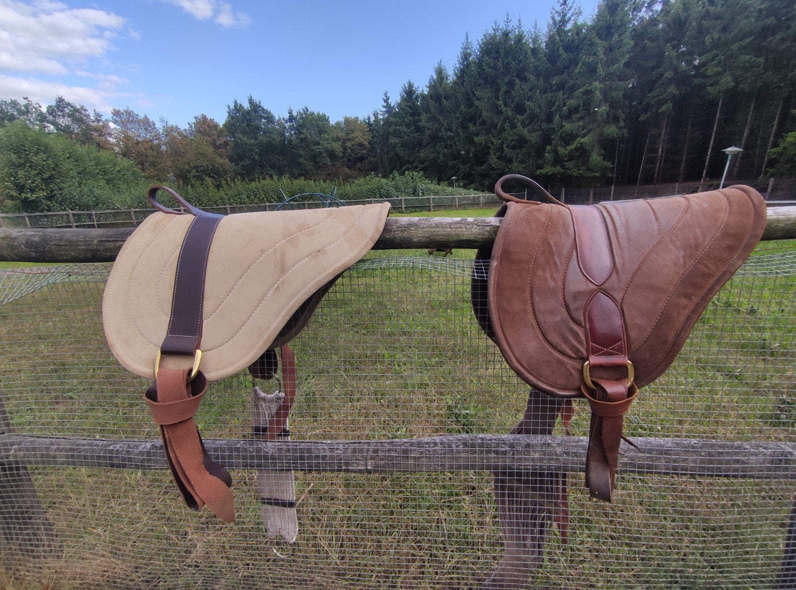 Foto 9 van barebackpad (Parelli) leer suede boven medisch vilt onder