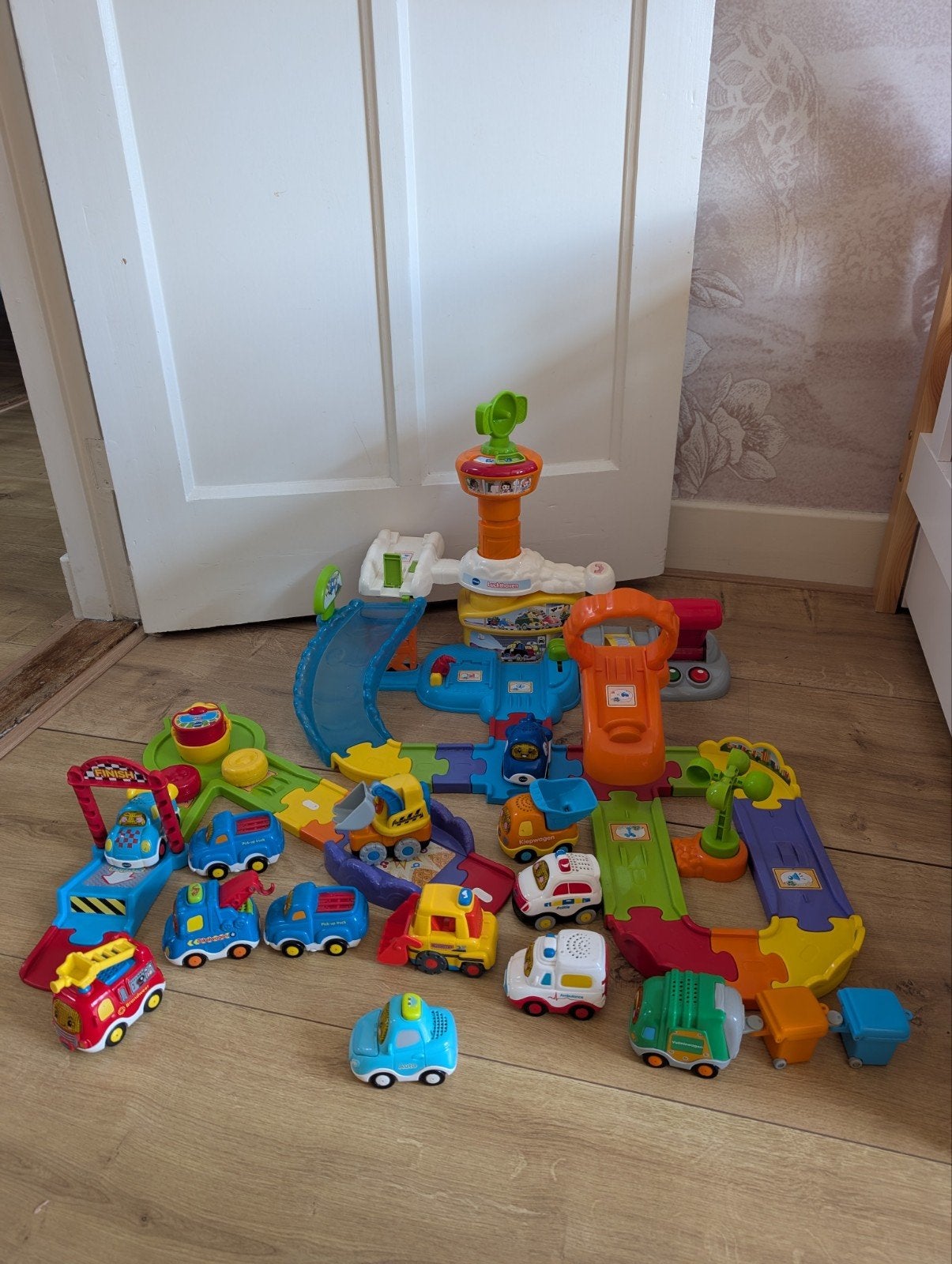 VTech Toet Toet Auto's Vliegveld en Lanceerbaan met auto's, Ophalen of Verzenden, Gebruikt