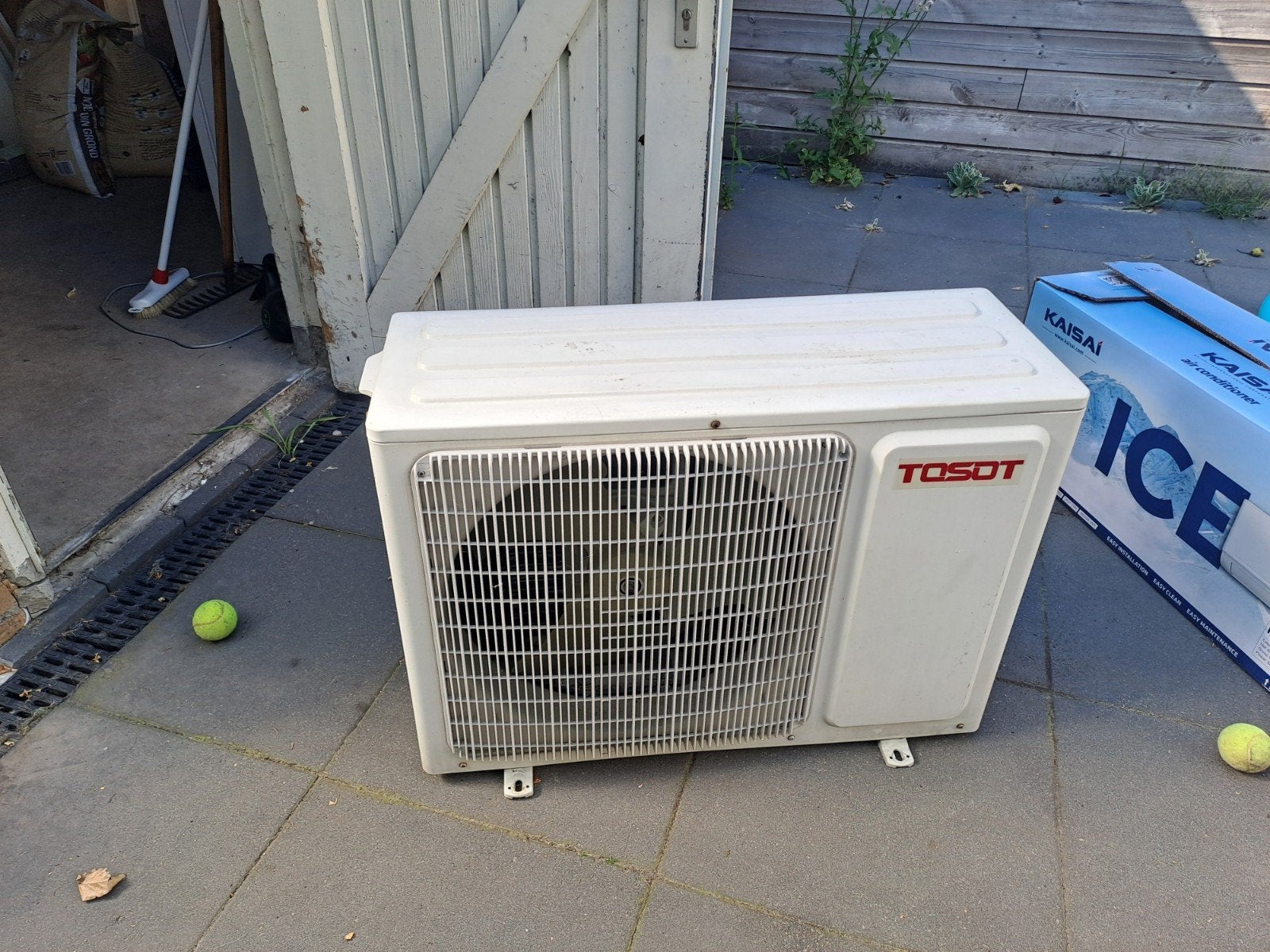 TOSOT airconditioning buitenunit en twee binnenunits, Ophalen, 3 snelheden of meer, Afstandsbediening, Wandairco