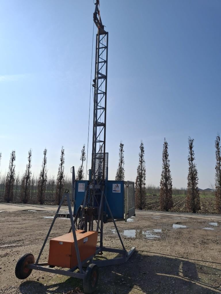 Bouwlift A40 met uitvalklep – direct inzetbaar, Zakelijke goederen, Machines en Bouw | Liften, Steigers en Ladders, Ophalen