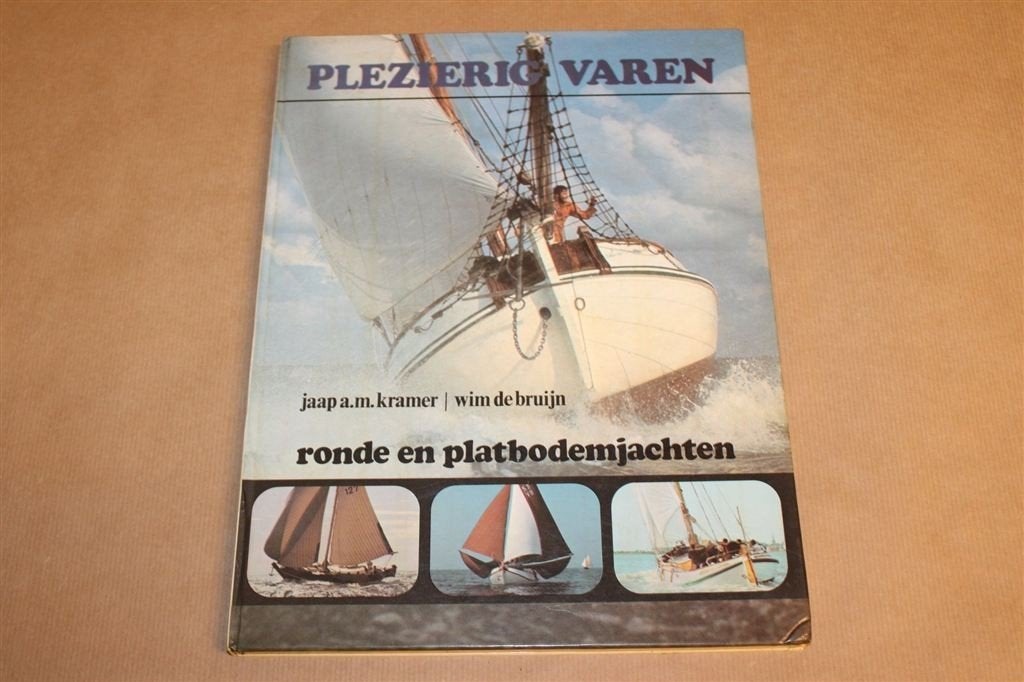 Plezierig Varen — Ronde en Platbodemjachten, 1e Druk 1972, Boeken, Ophalen of Verzenden, Gelezen, Overige onderwerpen