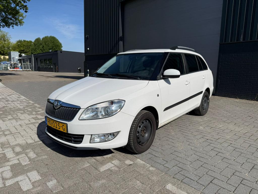 Skoda Fabia 1.2 TSI 63KW Combi 2013 Wit stoelverwarming, Auto's, Voorwielaandrijving, 40 €/maand, Zwart, 4 cilinders