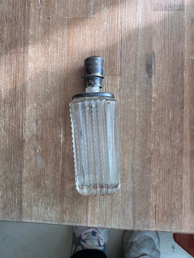 Antiek parfumflesje met zilveren dop, Ophalen of Verzenden, Gebruikt, Parfumfles