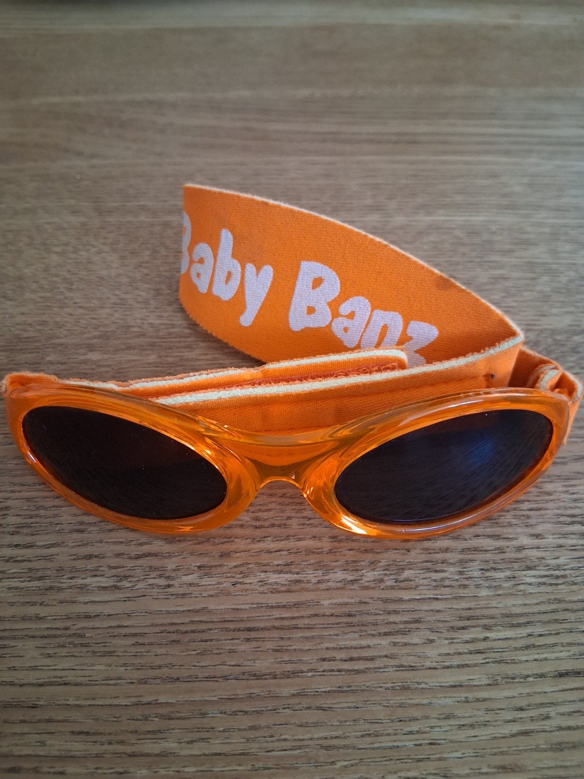 Baby Banz zonnebril oranje met band, Verzenden, Gebruikt