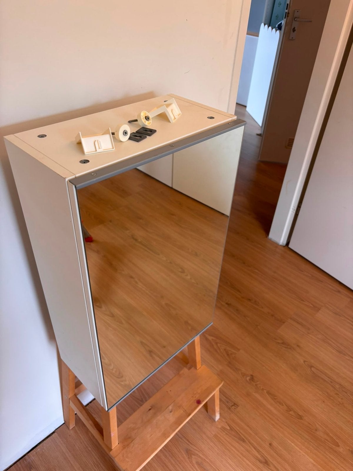 Ikea Spiegelkast badkamer wit met glazen planken, Ophalen, Gebruikt, Wit, Spiegel/spiegelkast