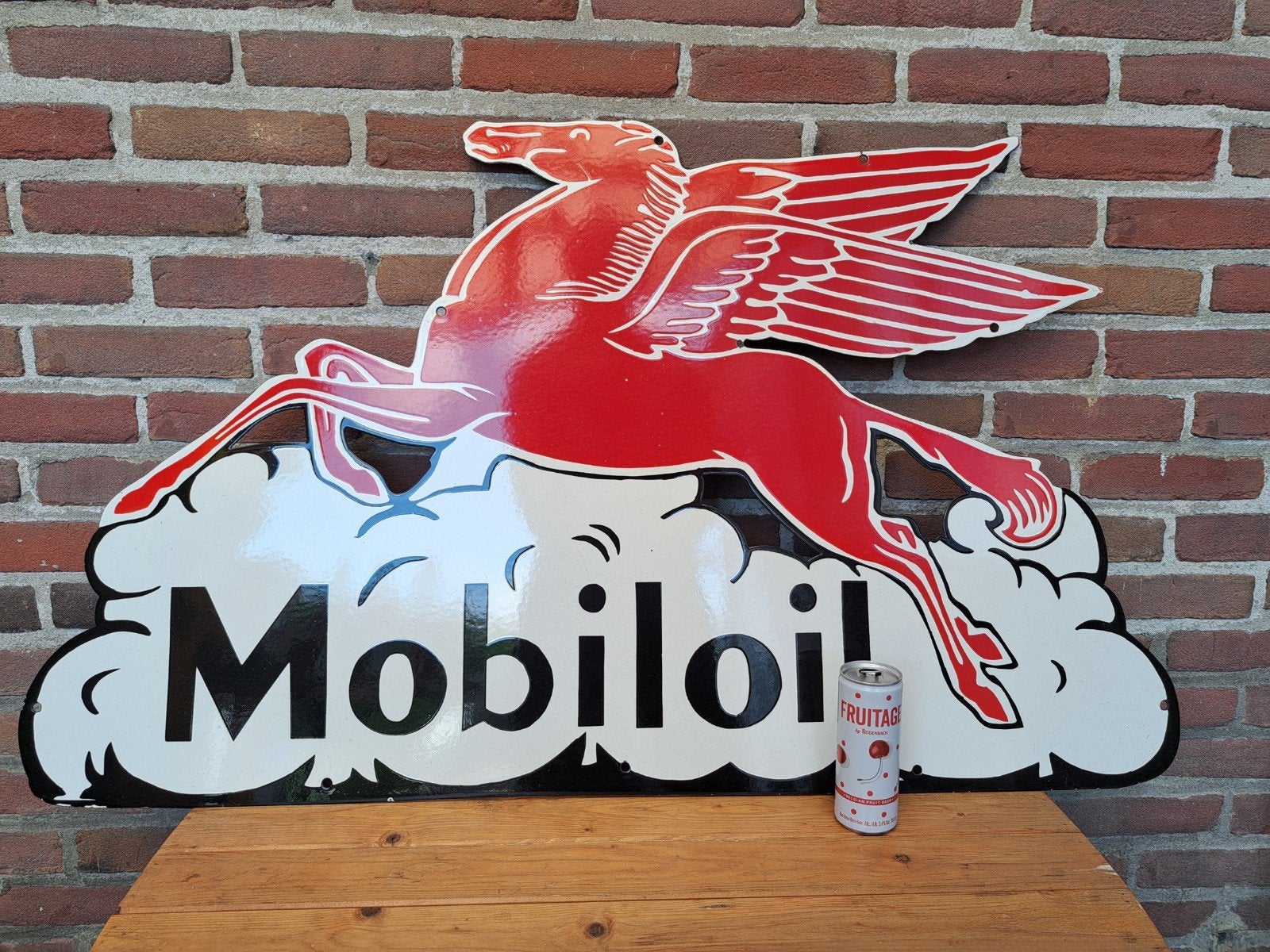 Groot Emaille bord van Mobil Oil, Pegasus, Ophalen, Gebruikt, Reclamebord