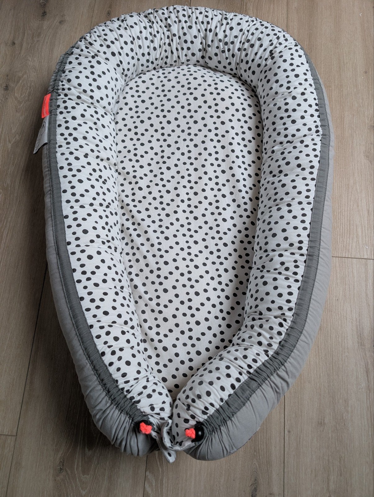 Done by Deer babynestje - grijs met stippen, Ophalen, Gebruikt, Overige typen